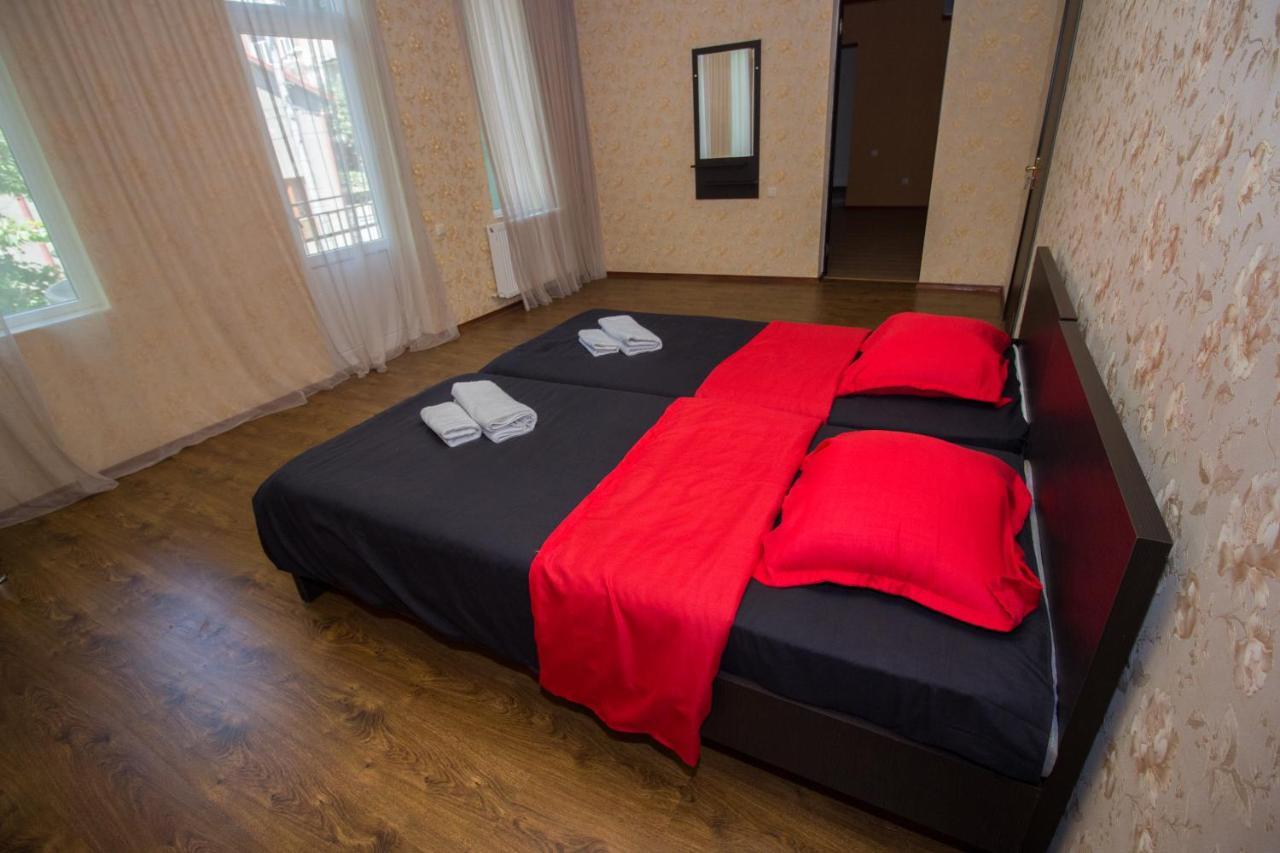 Tbili House Hotel Tbilisi Buitenkant foto